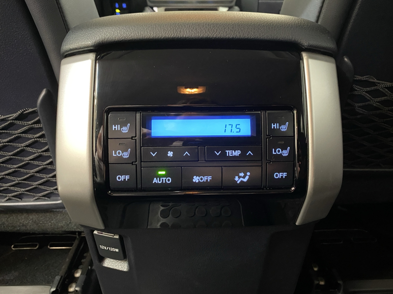 Toyota Land Cruiser 2.8 D4-D 4x4 Executive / Navi LED — photo 11