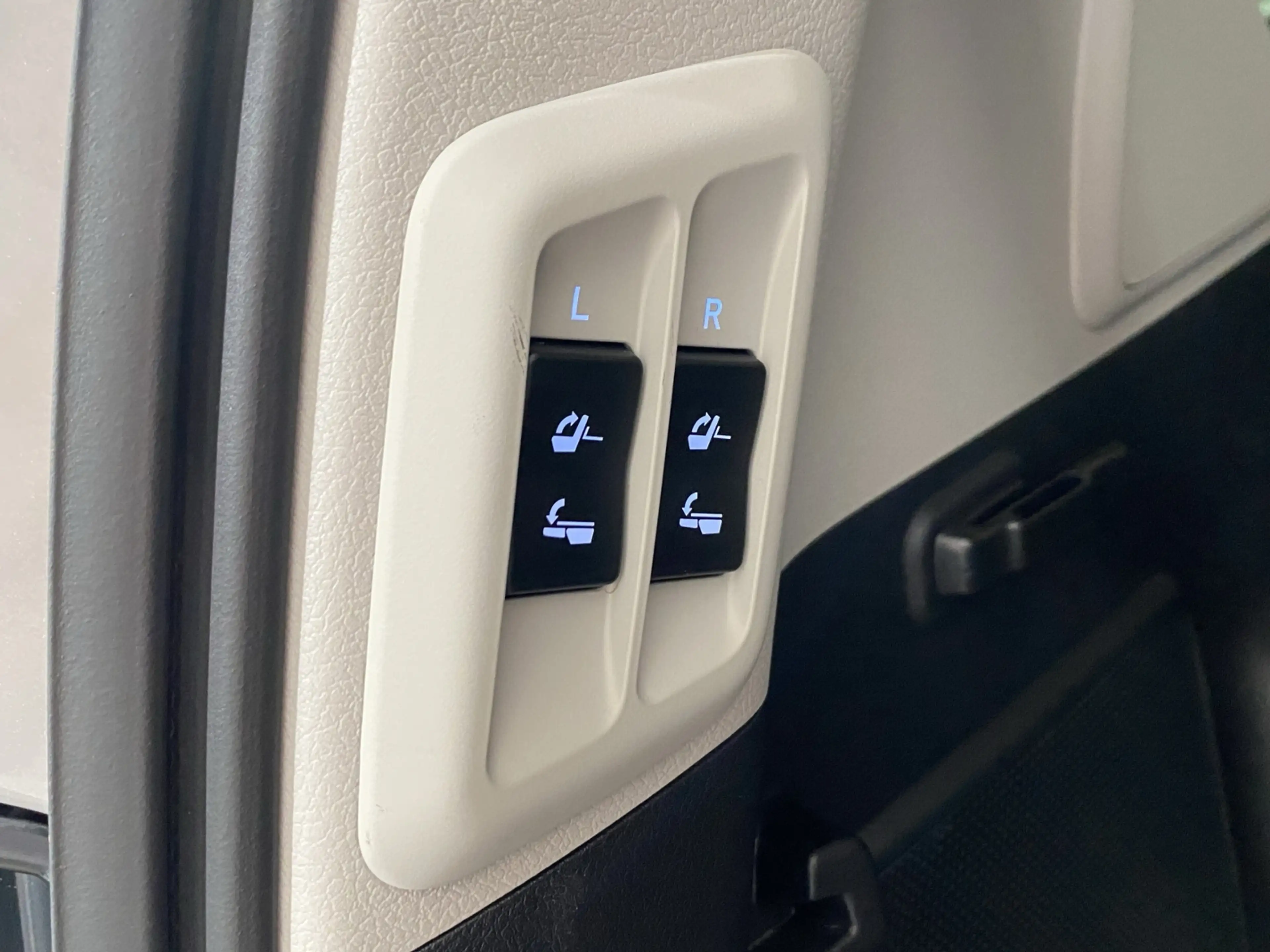 Toyota Land Cruiser 2.8 D4-D 4x4 Executive / Navi LED — photo 15