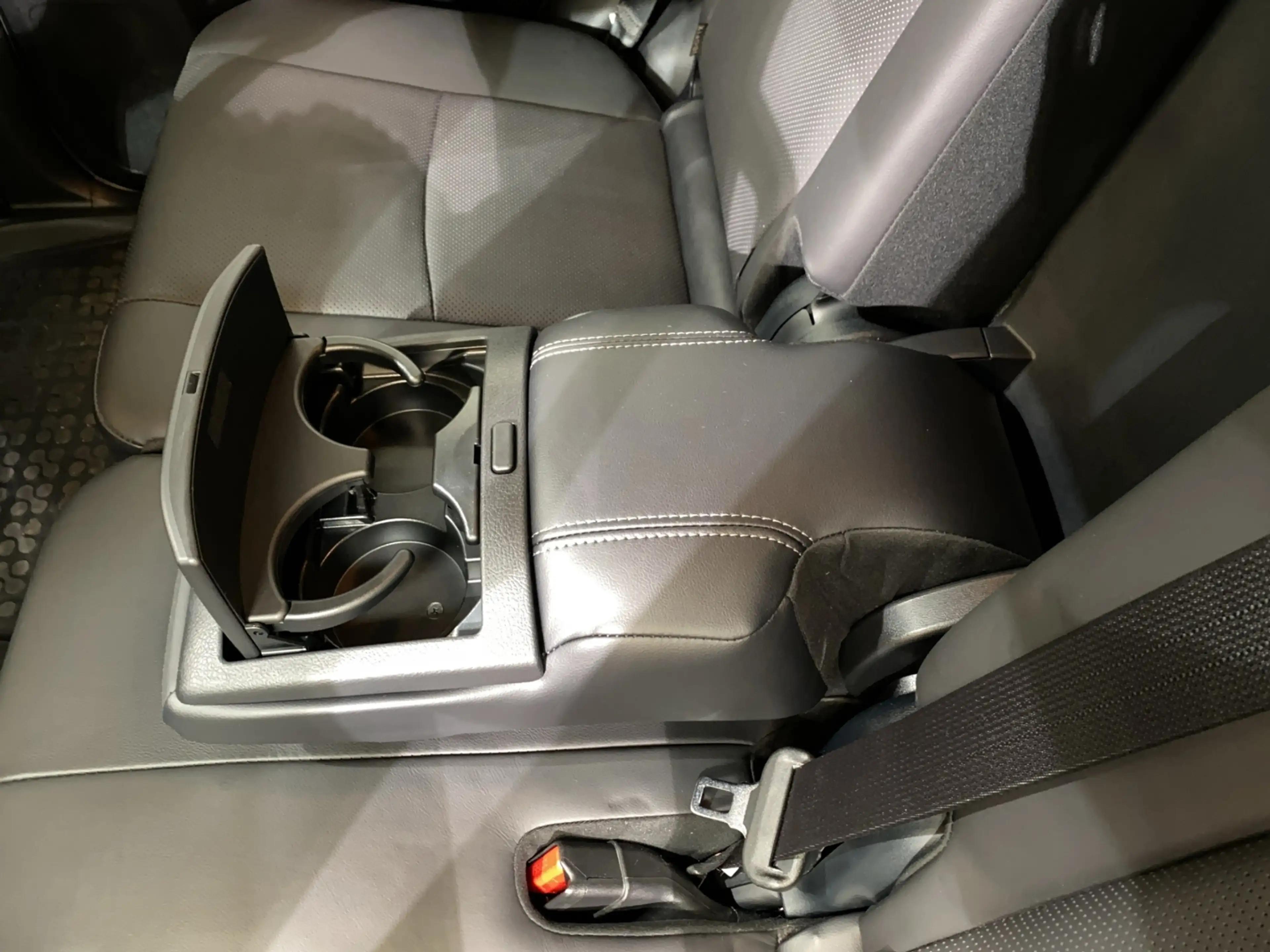 Toyota Land Cruiser 2.8 D4-D 4x4 Executive / Navi LED — photo 10