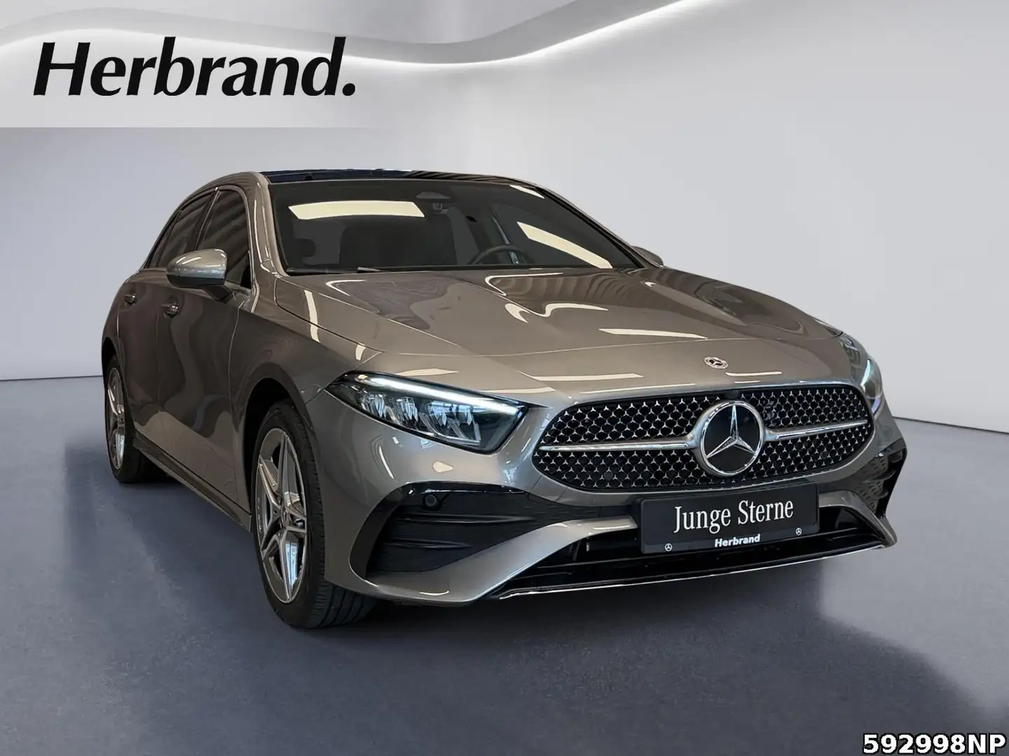 Mercedes-Benz A 250 AMG Pano DISTRONIC LED MBUX Kamera 18LM Grau - 2