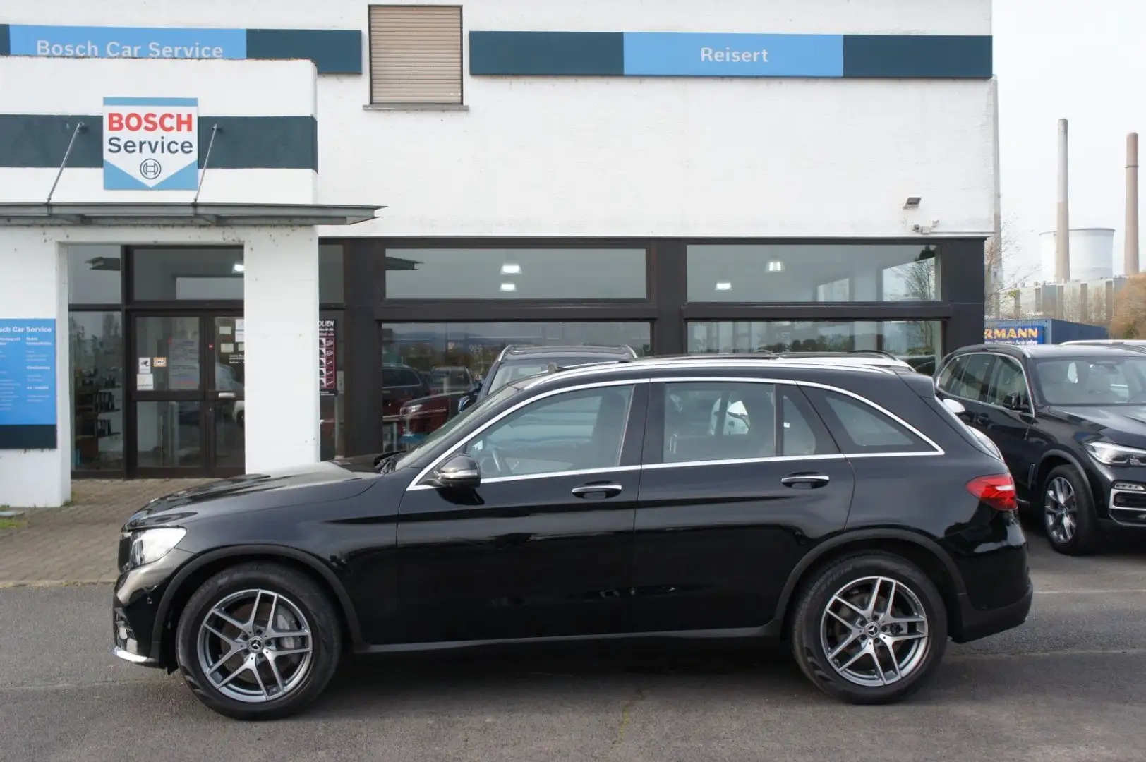 Mercedes-Benz GLC 300 4M AMG Line*ACC*PANO*360*STDHZG*ILS*HUD* Zwart - 2