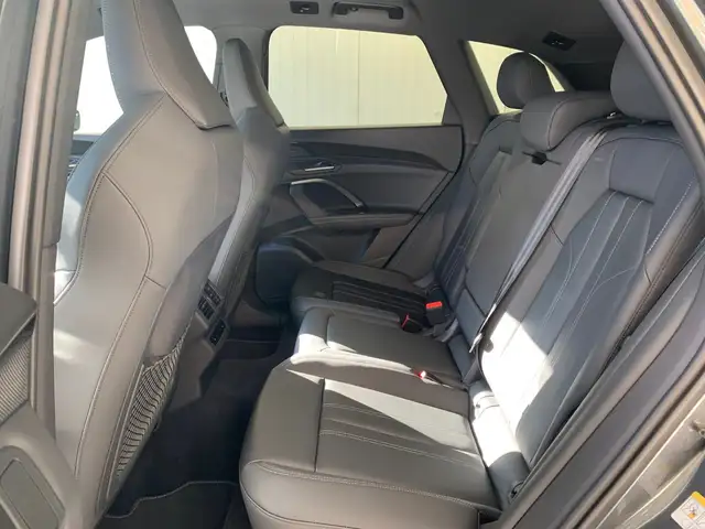Audi Q5 view 18