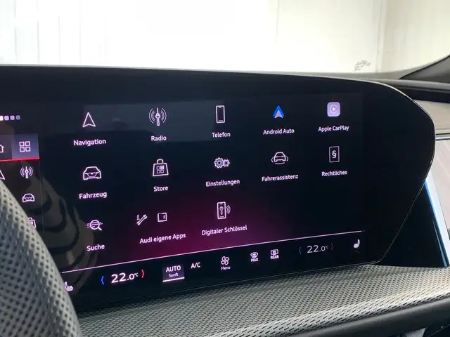 Audi Q5 view 11