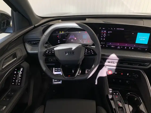 Audi Q5 view 9