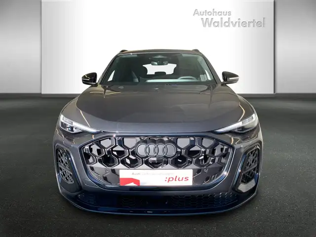 Audi Q5 view 2
