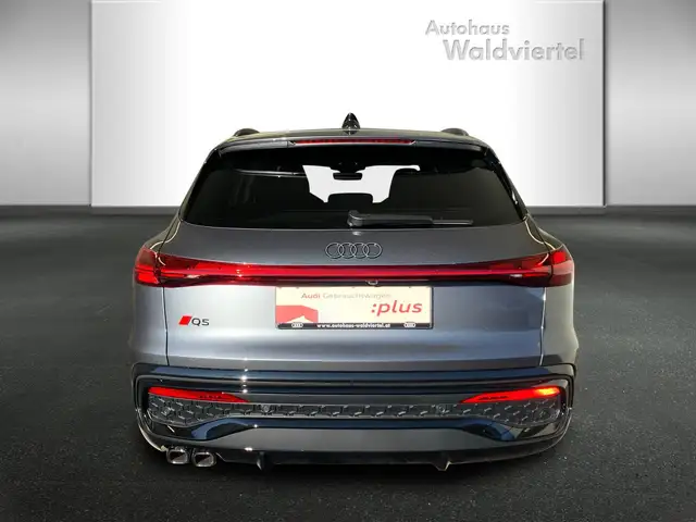 Audi Q5 view 4