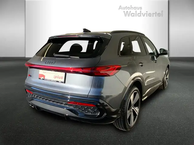 Audi Q5 view 3