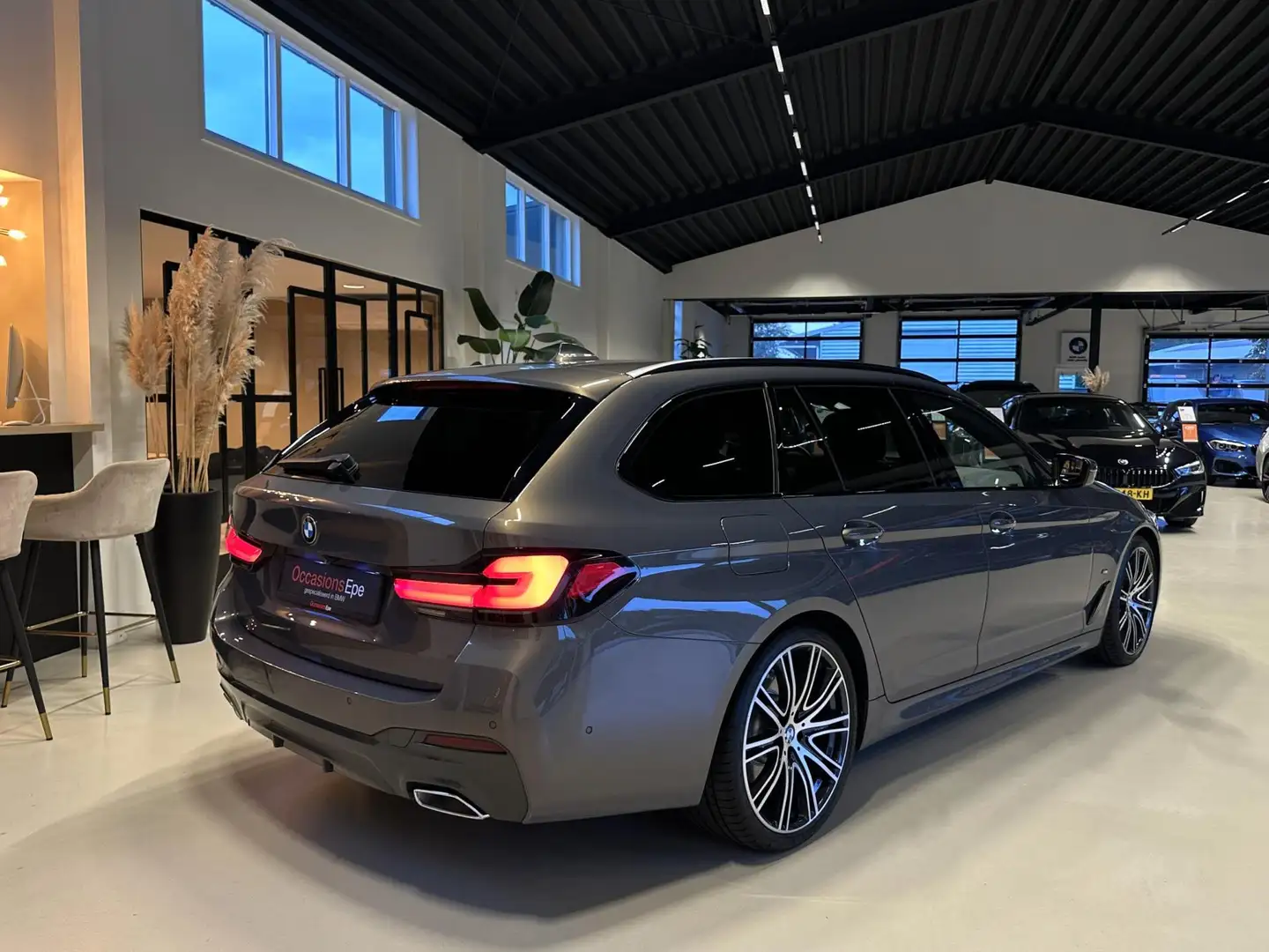 BMW 520 5-Serie Touring 520i M-Sport Individual Alvitgrau Gris - 2