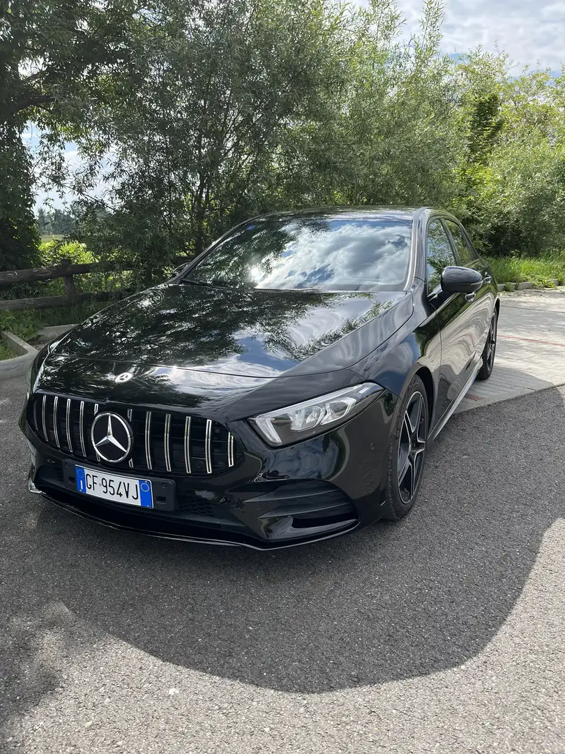 Mercedes-Benz A 180 D Premium Night Automatic Black - 1