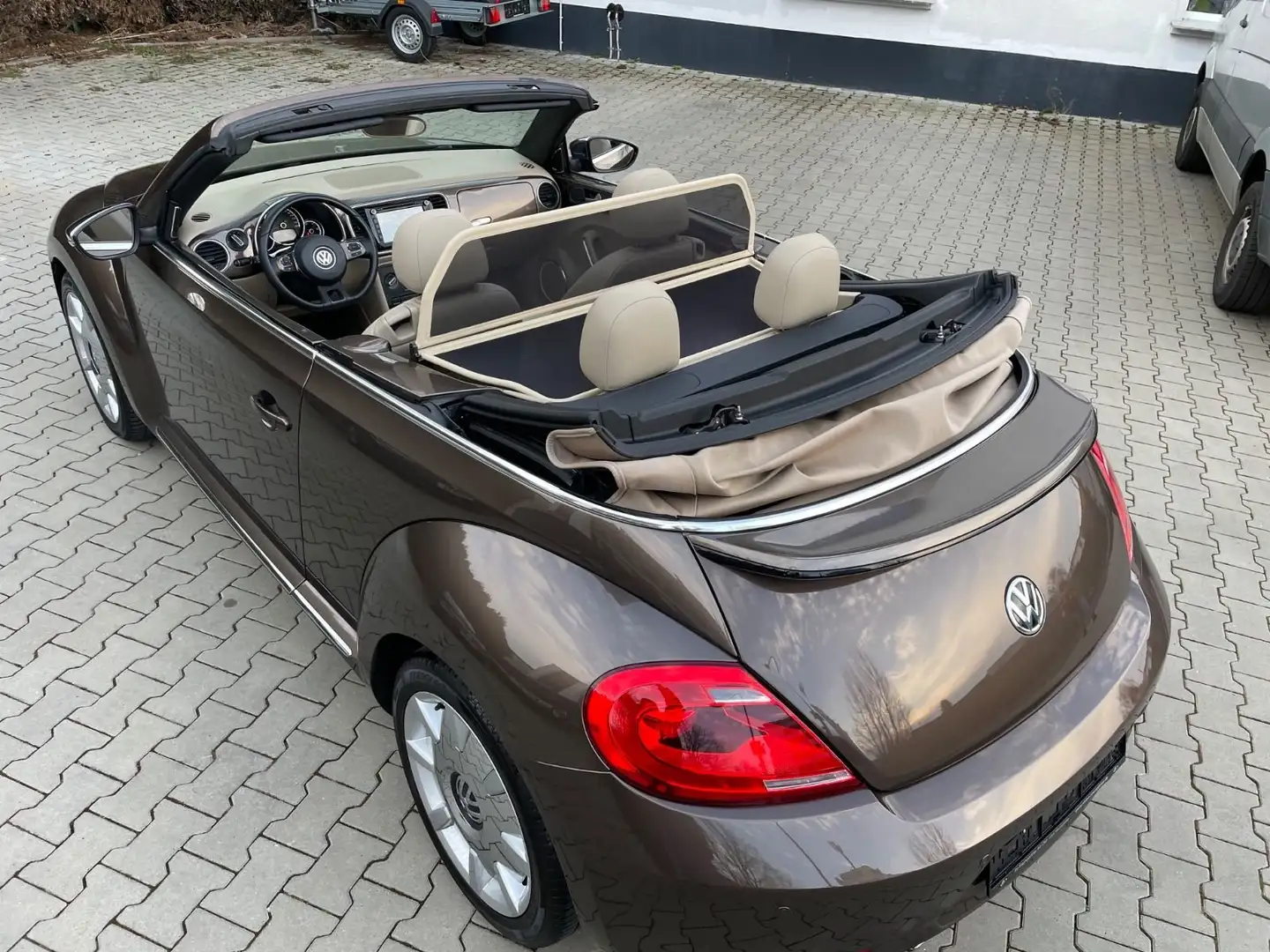 Volkswagen New Beetle Коричневый - 2