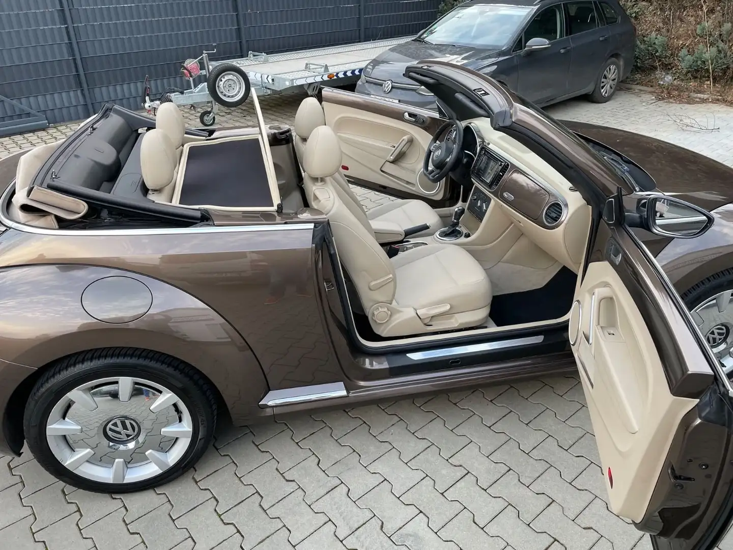 Volkswagen New Beetle Коричневый - 1