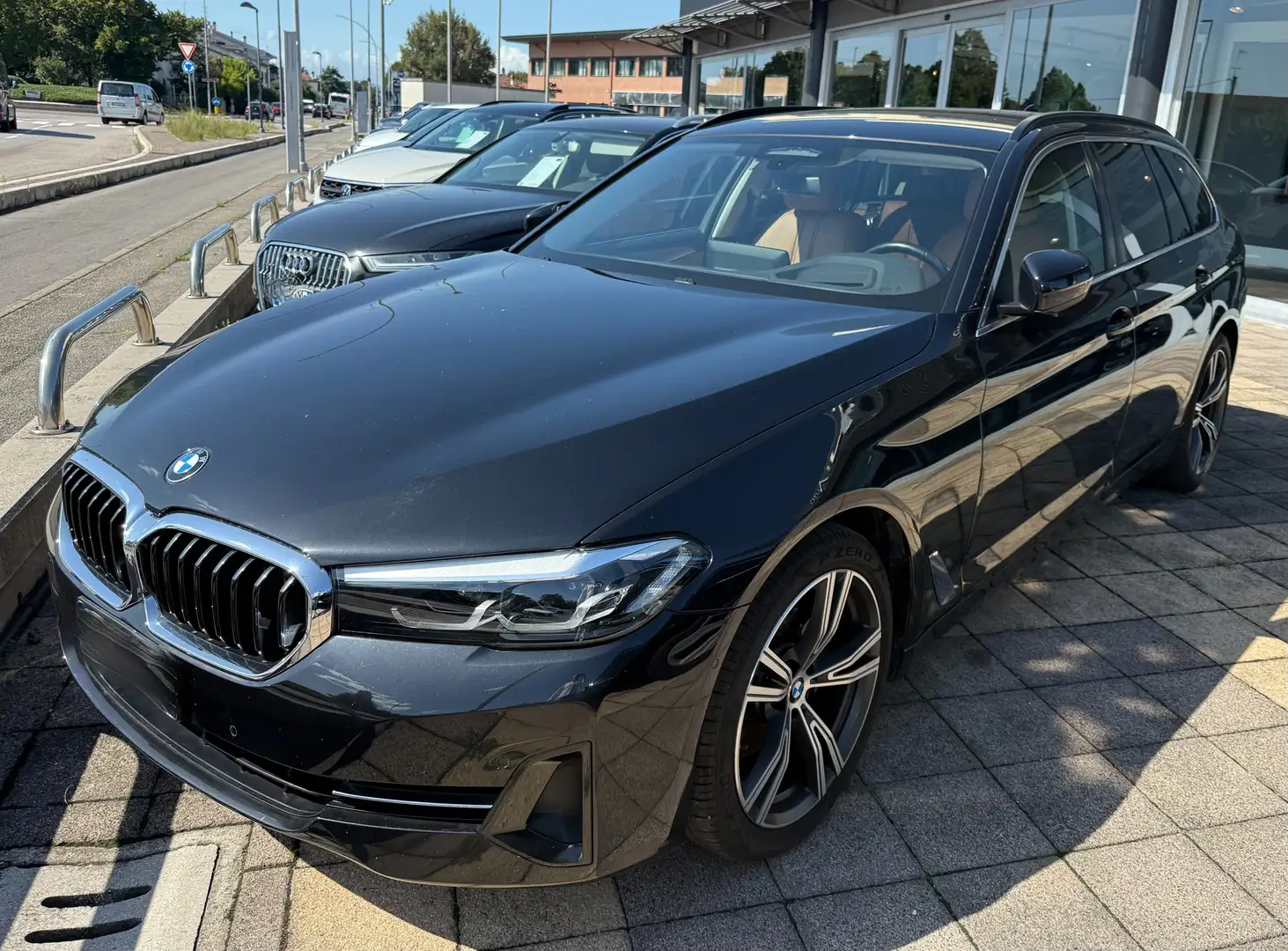 BMW 520 520d Touring mhev 48V xdrive Luxury auto Nero - 1