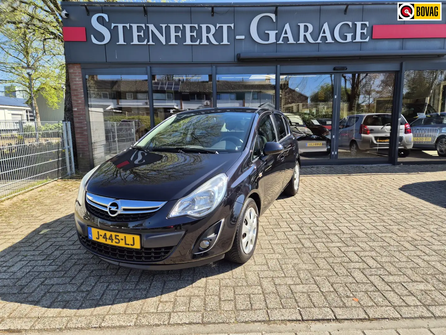 Opel Corsa 1.2 EcoFlex Selection Černá - 1