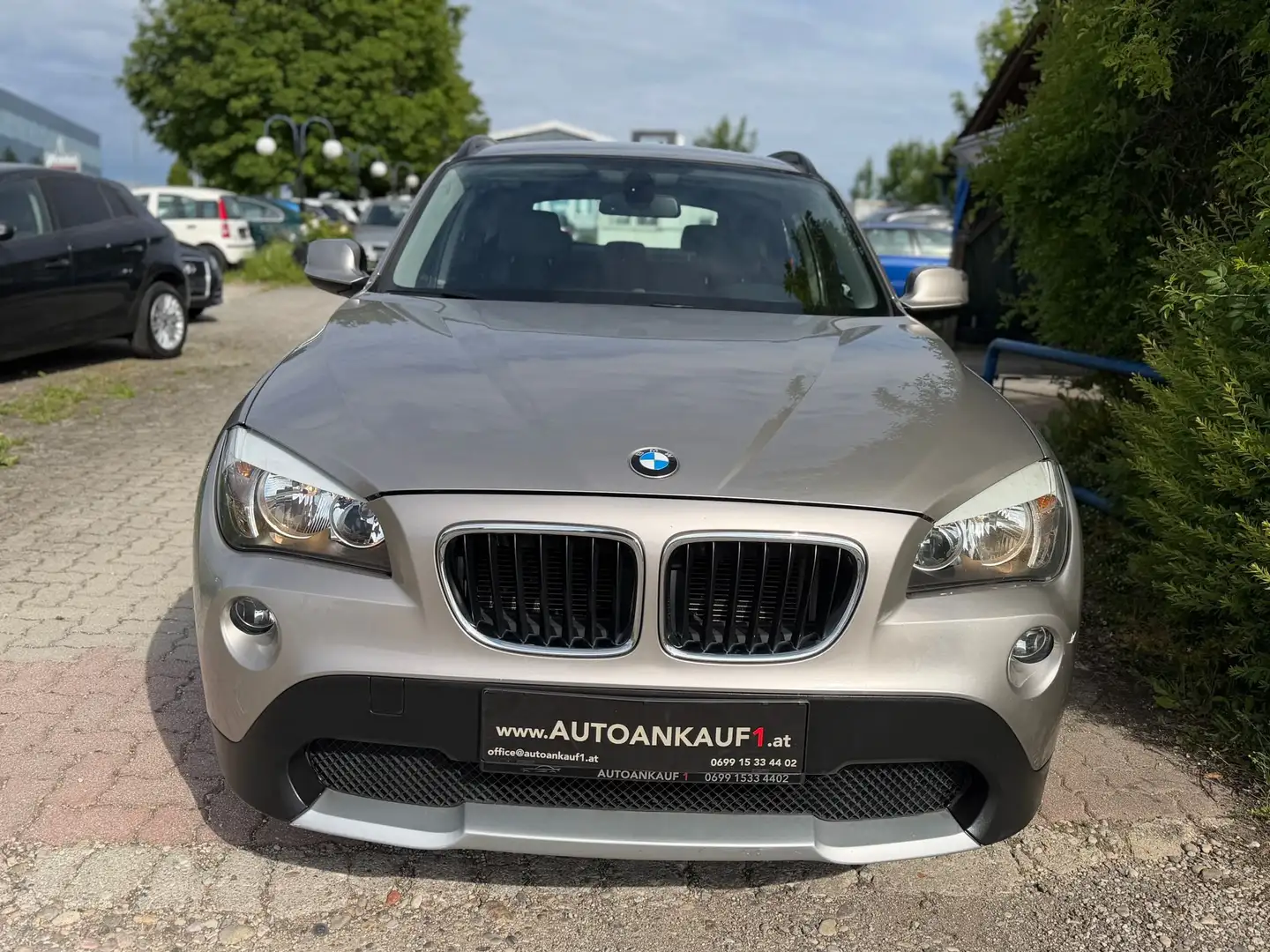 BMW X1 Sdrive18d **2.Besitz**Inspektion & Pickerl Neu** Silber - 1