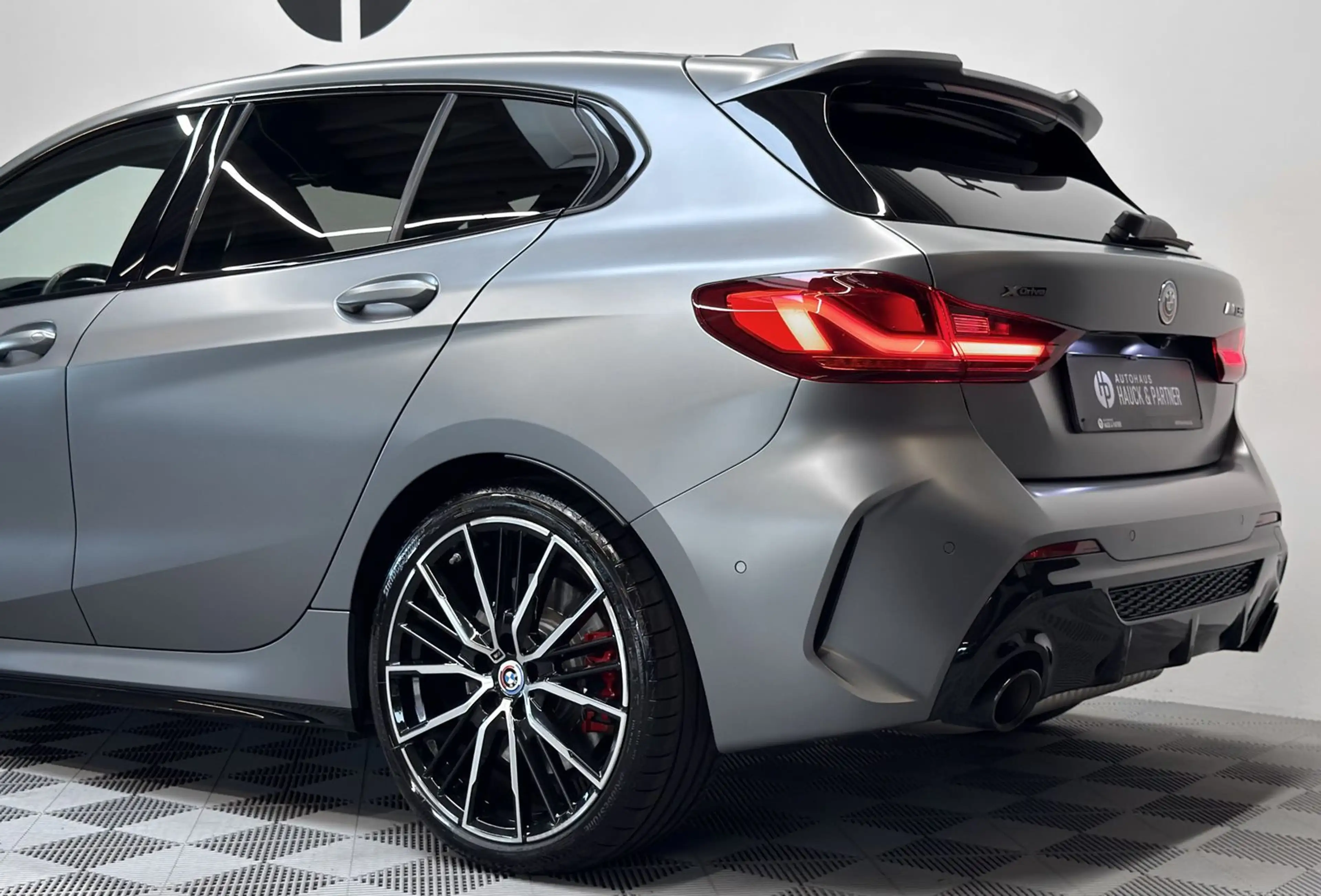 BMW 135 i xD Edition Colorvision *Pano*H-Up*M-Sitz — photo 5