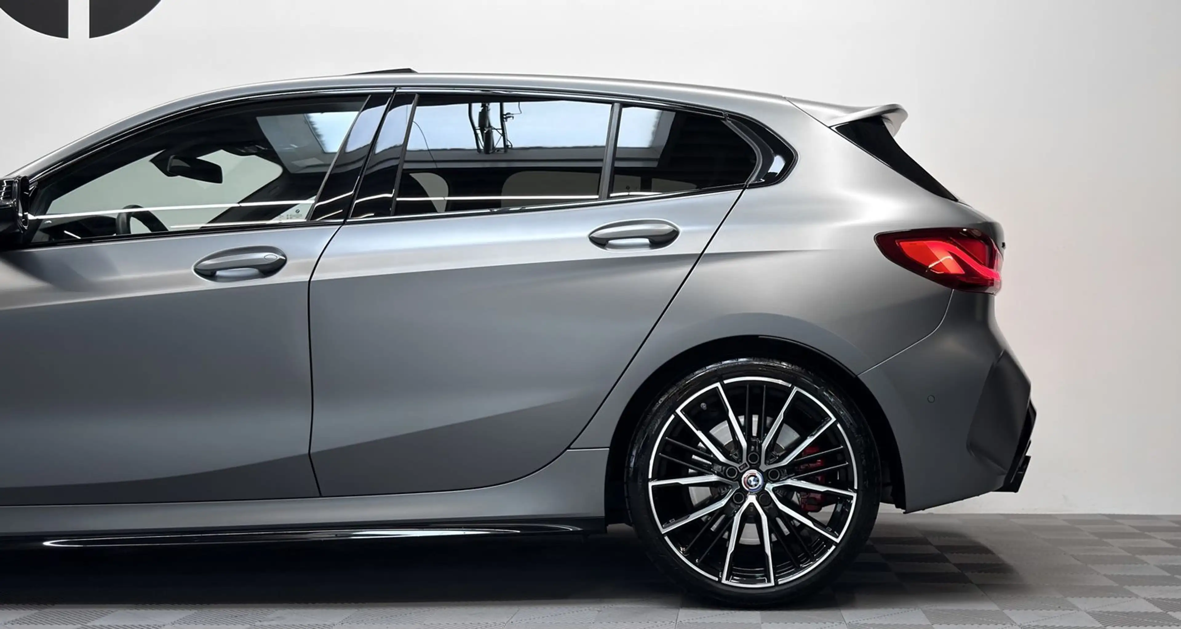 BMW 135 i xD Edition Colorvision *Pano*H-Up*M-Sitz — photo 4