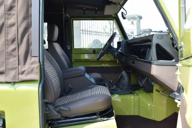 Land Rover Defender view 11