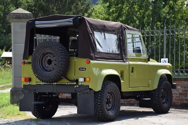 Land Rover Defender view 6
