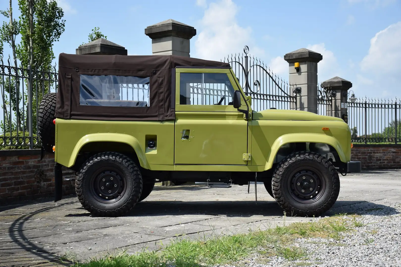 Land Rover Defender RILAND 90 -SOFT TOP- 200Tdi Grün - 2