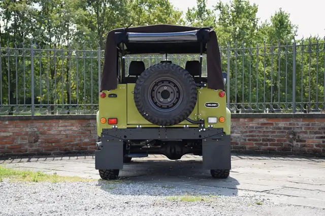 Land Rover Defender view 5