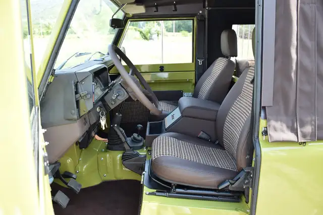 Land Rover Defender view 8