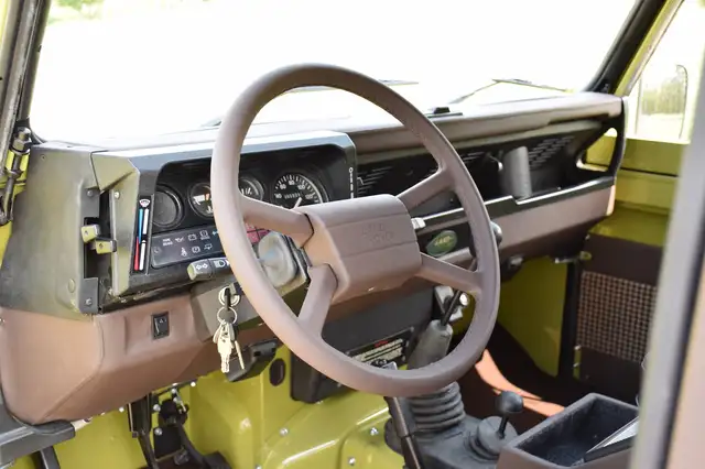 Land Rover Defender view 7
