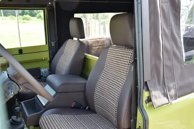 Land Rover Defender view 9