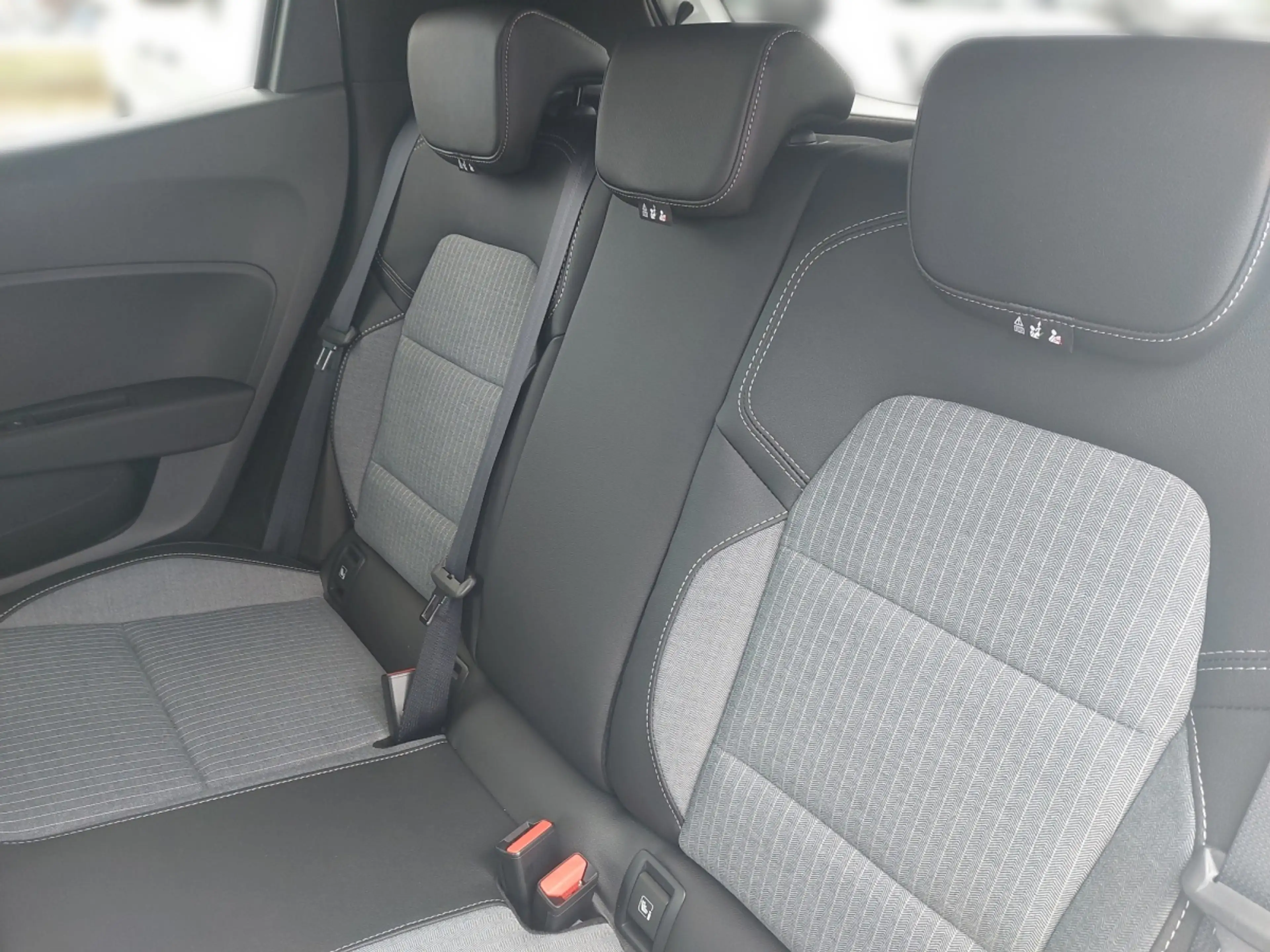 Renault Clio Techno TCe 90 ** TOP AUSSTATTUNG ** — photo 10