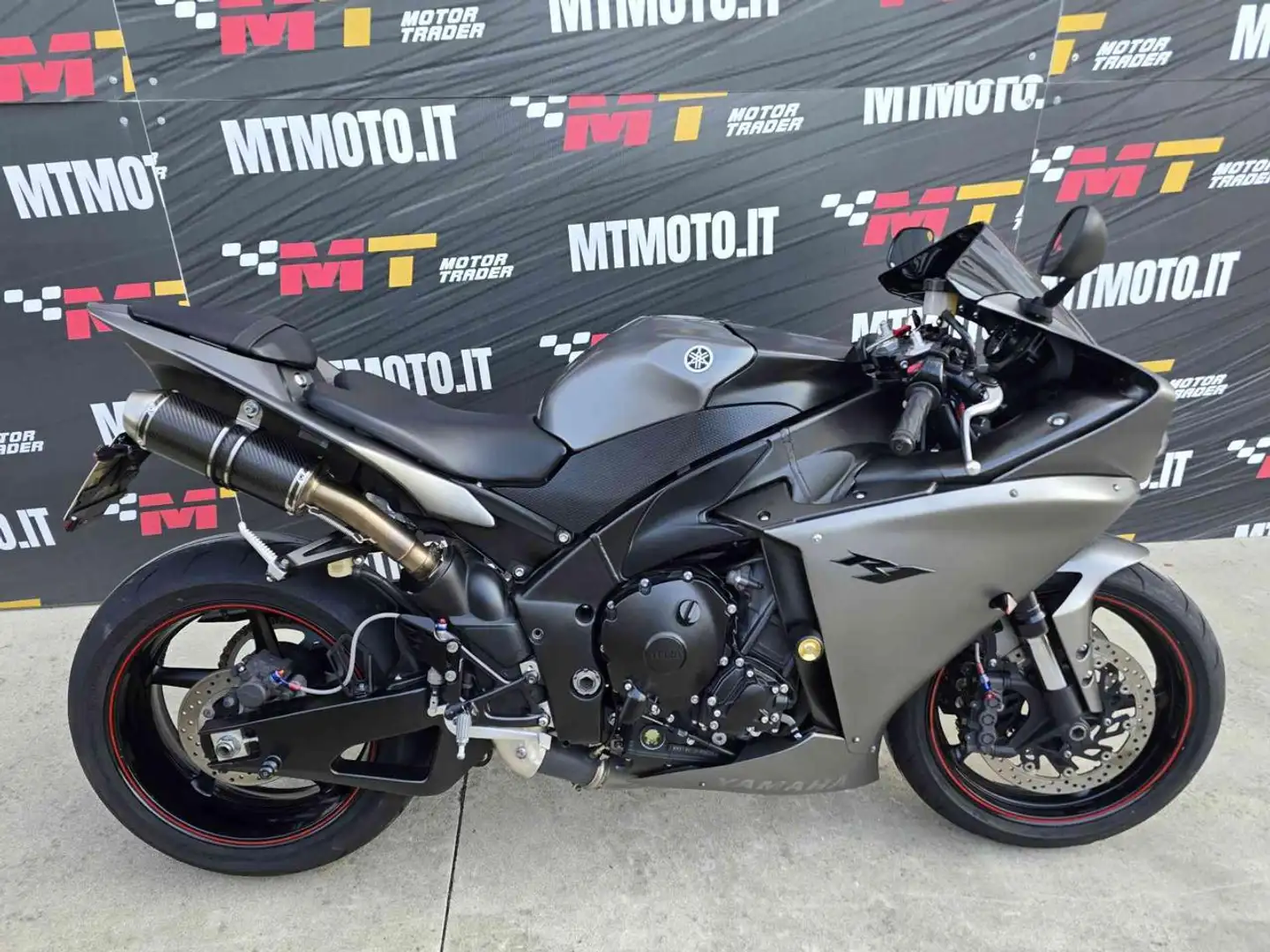 Yamaha YZF-R1 TCS Trace Control Gris - 1