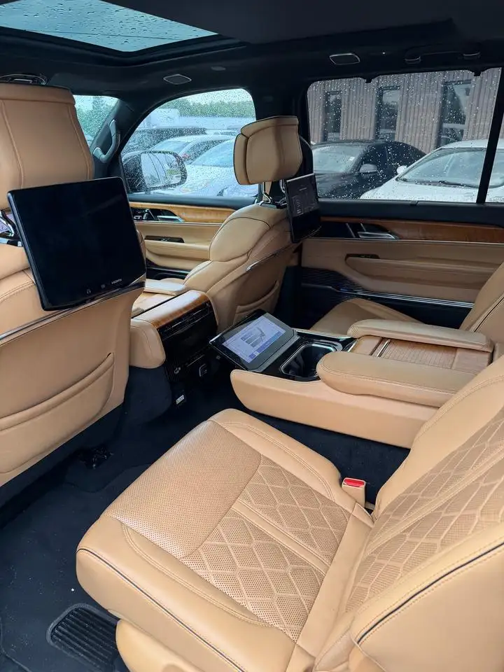 Jeep Grand Wagoneer photo Jeep Grand Wagoneer