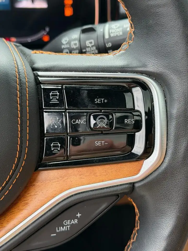 Jeep Grand Wagoneer photo Jeep Grand Wagoneer