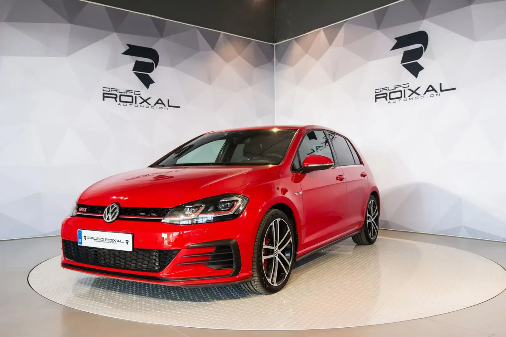 Volkswagen Golf GTI 2.0 TSI Performance DSG7 180kW Rot - 1