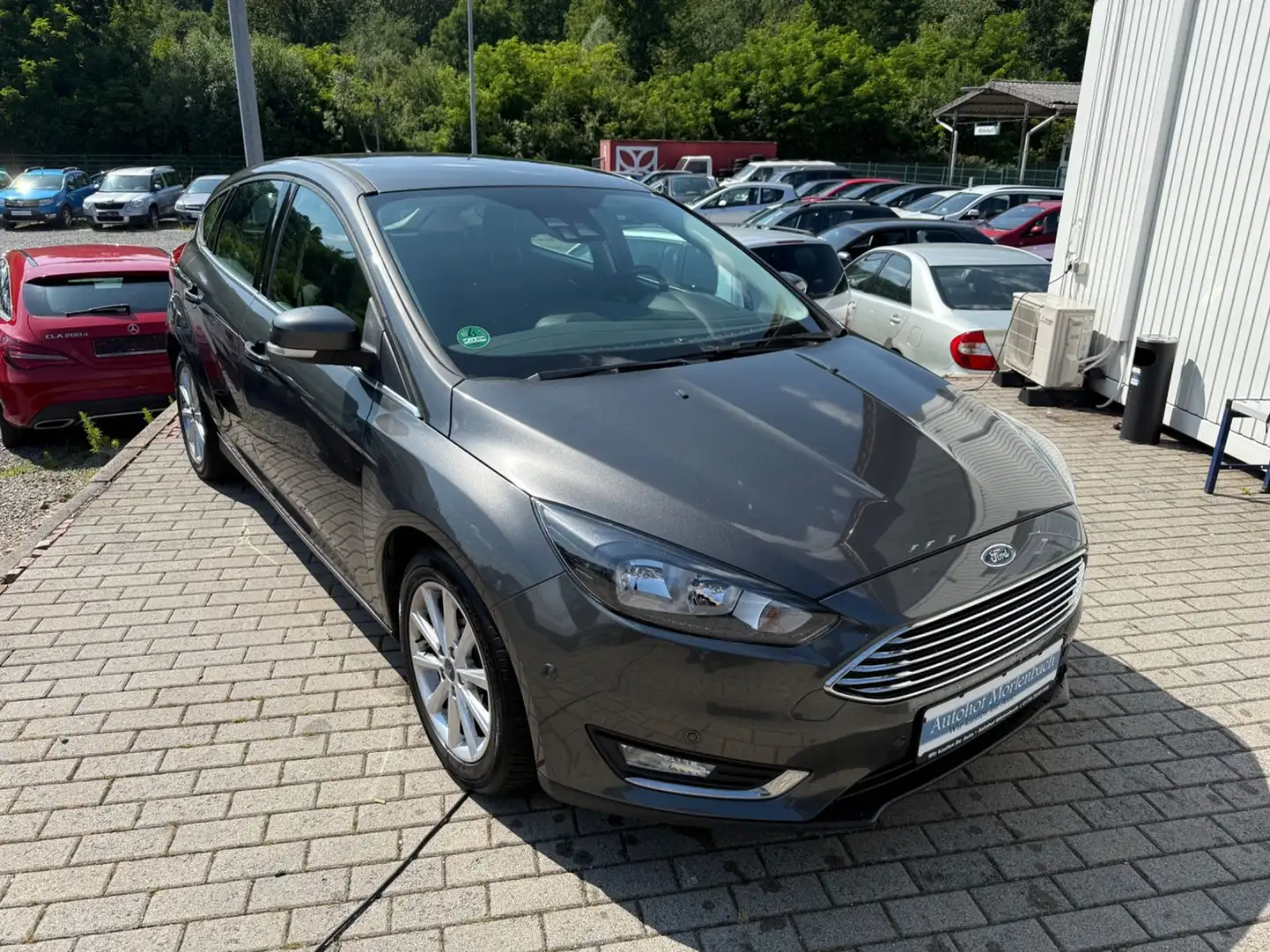 Ford Focus Lim. Titanium Grau - 2