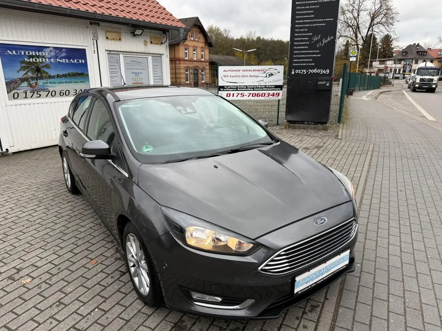 Ford Focus Lim. Titanium Grijs - 2
