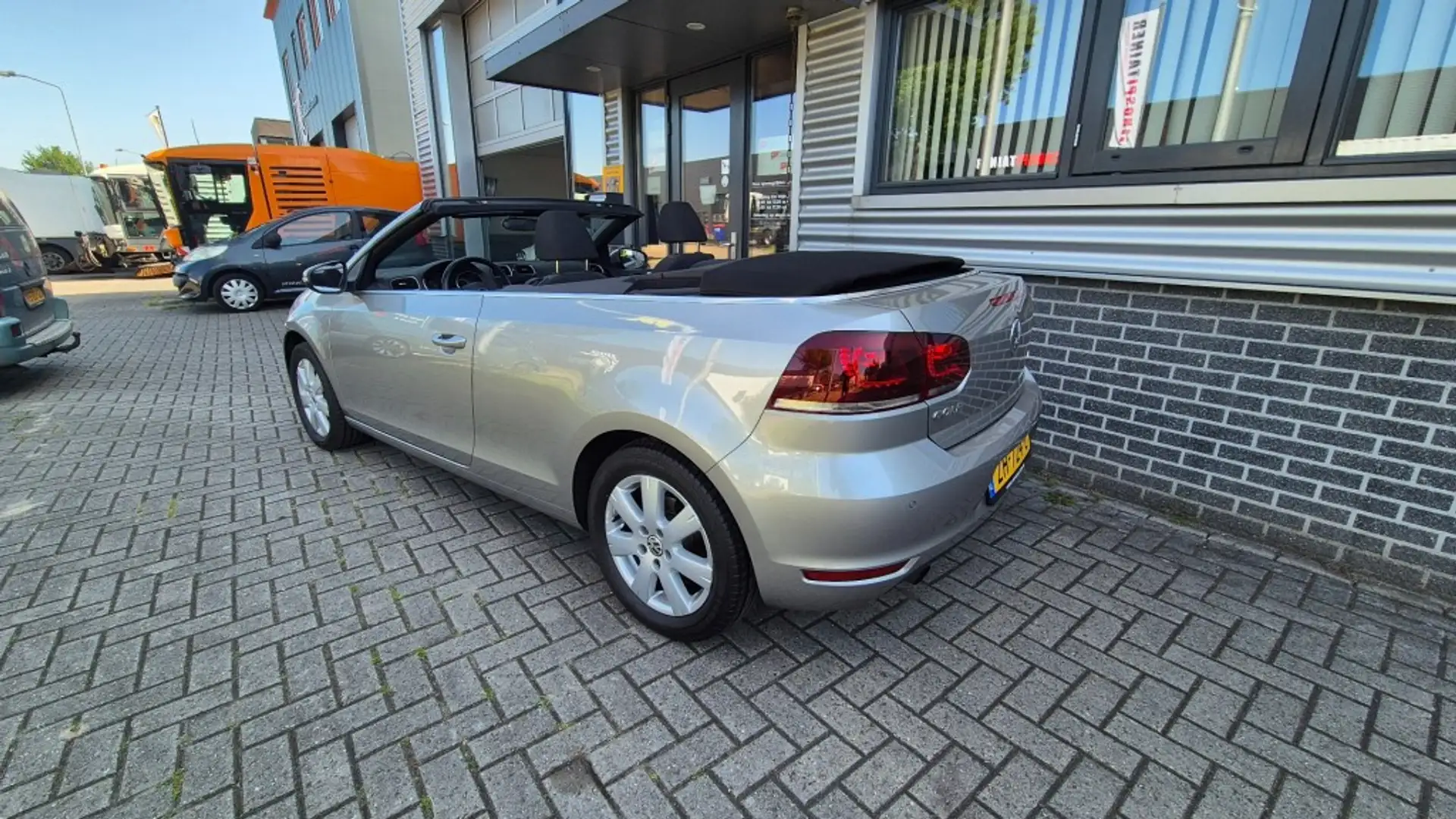 Volkswagen Golf Cabriolet 1.2 TSI Blue Motion AIRCO NAVI STOELVERWARMING PDC Gris - 2