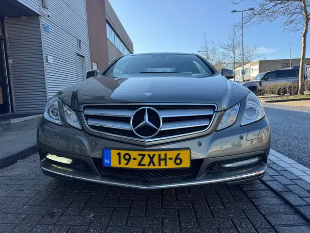 Mercedes-Benz E-Class view 4