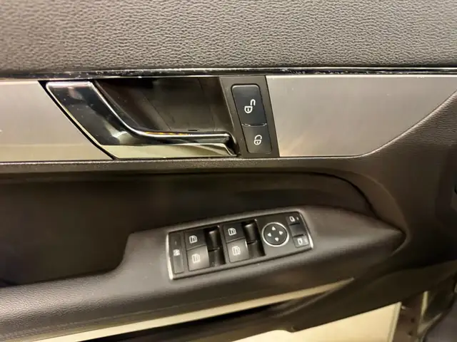 Mercedes-Benz E-Class view 17