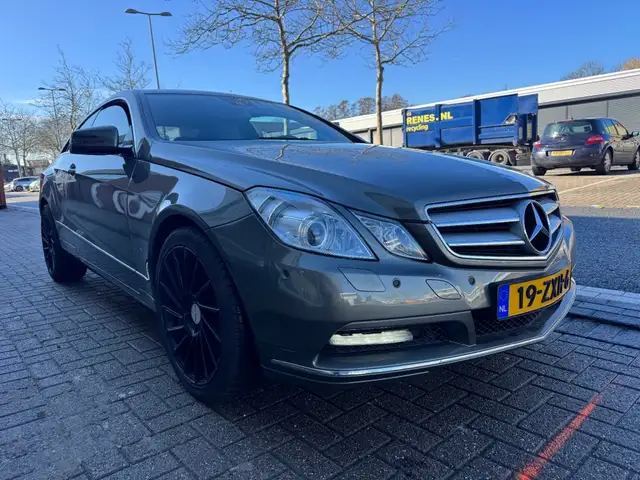 Mercedes-Benz E-Class view 5