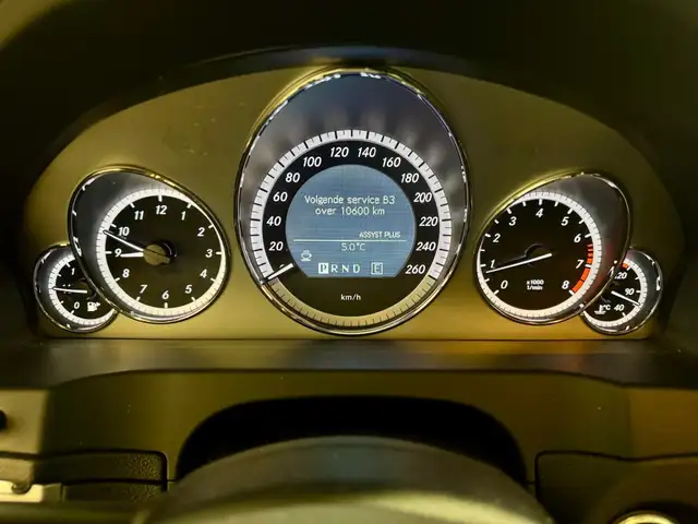 Mercedes-Benz E-Class view 18