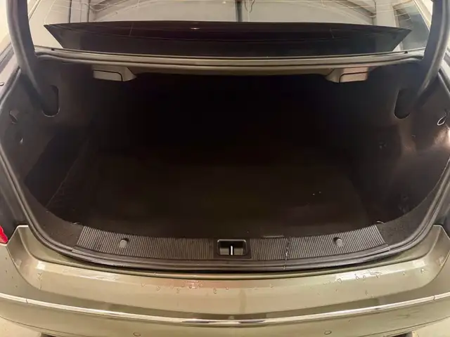 Mercedes-Benz E-Class view 21