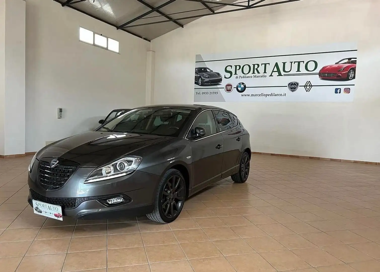 Lancia Delta S TWINTURBO 1.9 MJT S 190CV MOMODESIGN Grigio - 2