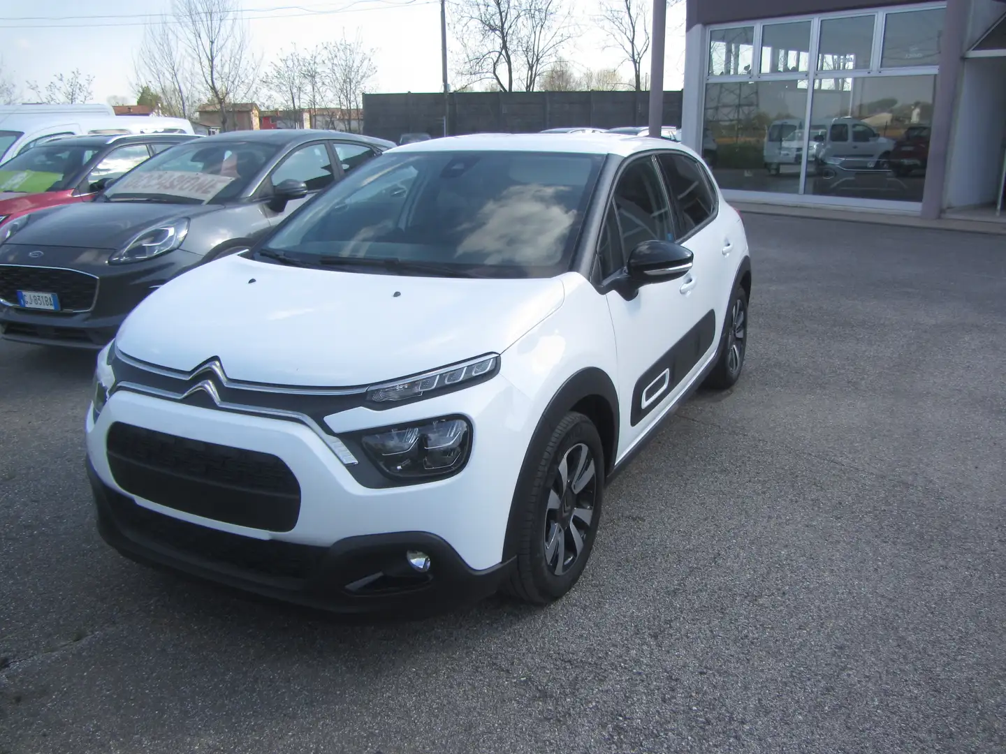 Citroen C3 1.2 Puretech 83 cv S&S Shine Bianco - 1
