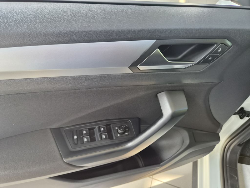 Volkswagen T-Roc 1.0 TSI OPF Life — photo 11