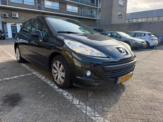 Peugeot 207 view 8