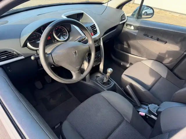 Peugeot 207 view 10