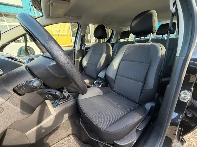 Peugeot 207 view 11