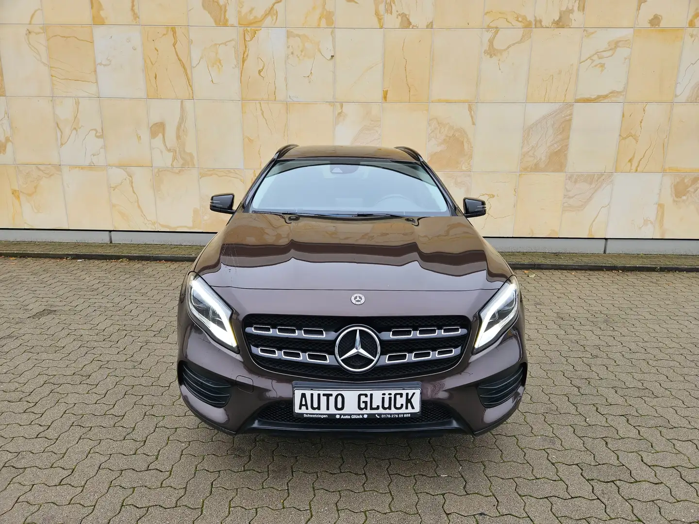 Mercedes-Benz GLA 200 GLA 200 7G-DCT Urban Style Edition *1.HAND* Braun - 2