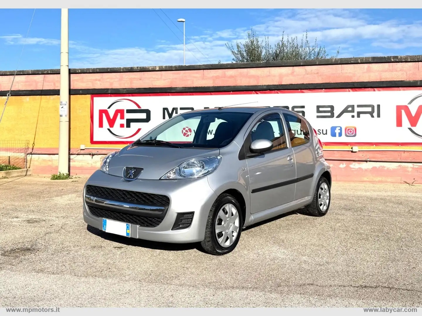 Peugeot 107 SWEET YEARS AUTOMATICA 1.0 68CV 5P. Gris - 1
