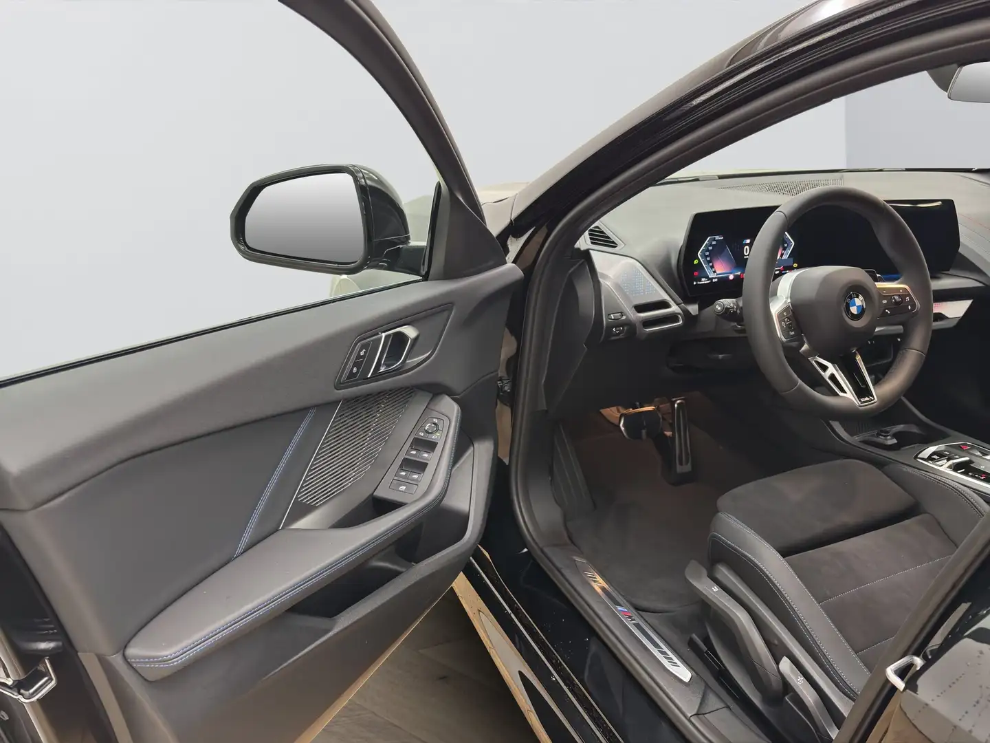 BMW 120 [M Sport, Navi, 19" LMR, RFK, SHZ, LED] DAB Schwarz - 2