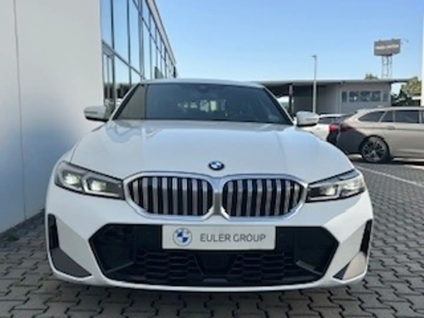 BMW 330 i M Sport eGSD ACC Memory Travel+Comf.Innov. HiFi Weiß - 2